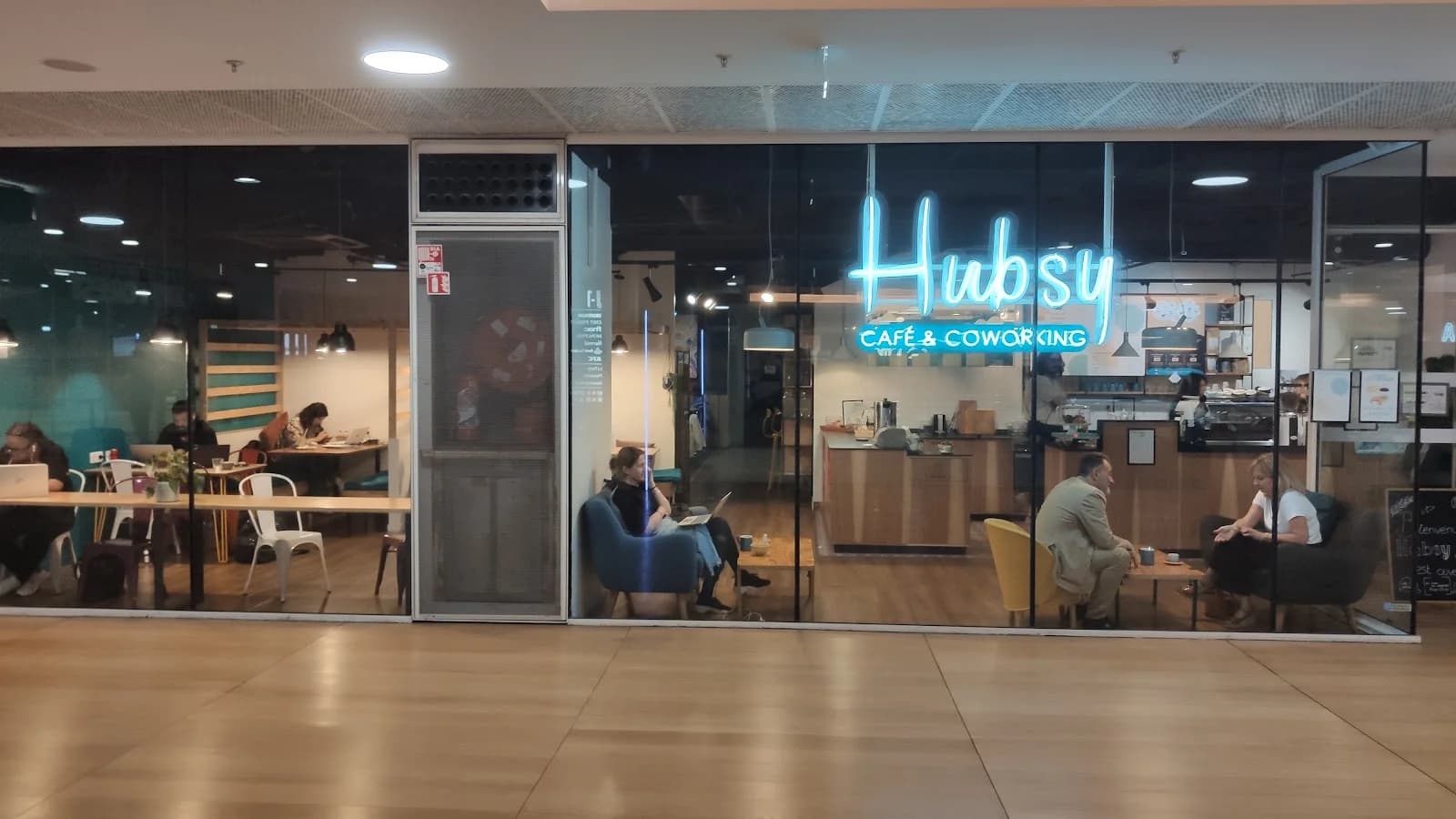 Photo de l'espace hubsy-la-defense-cnit (source : Google)