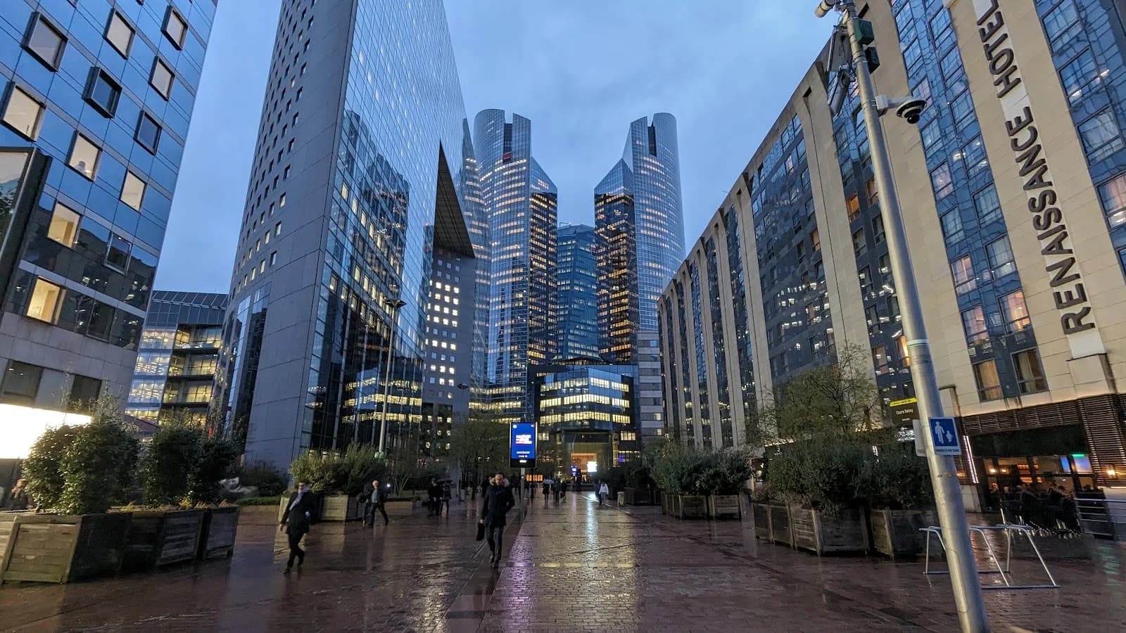 Photo de l'espace spaces-la-defense-coeur (source : Google)