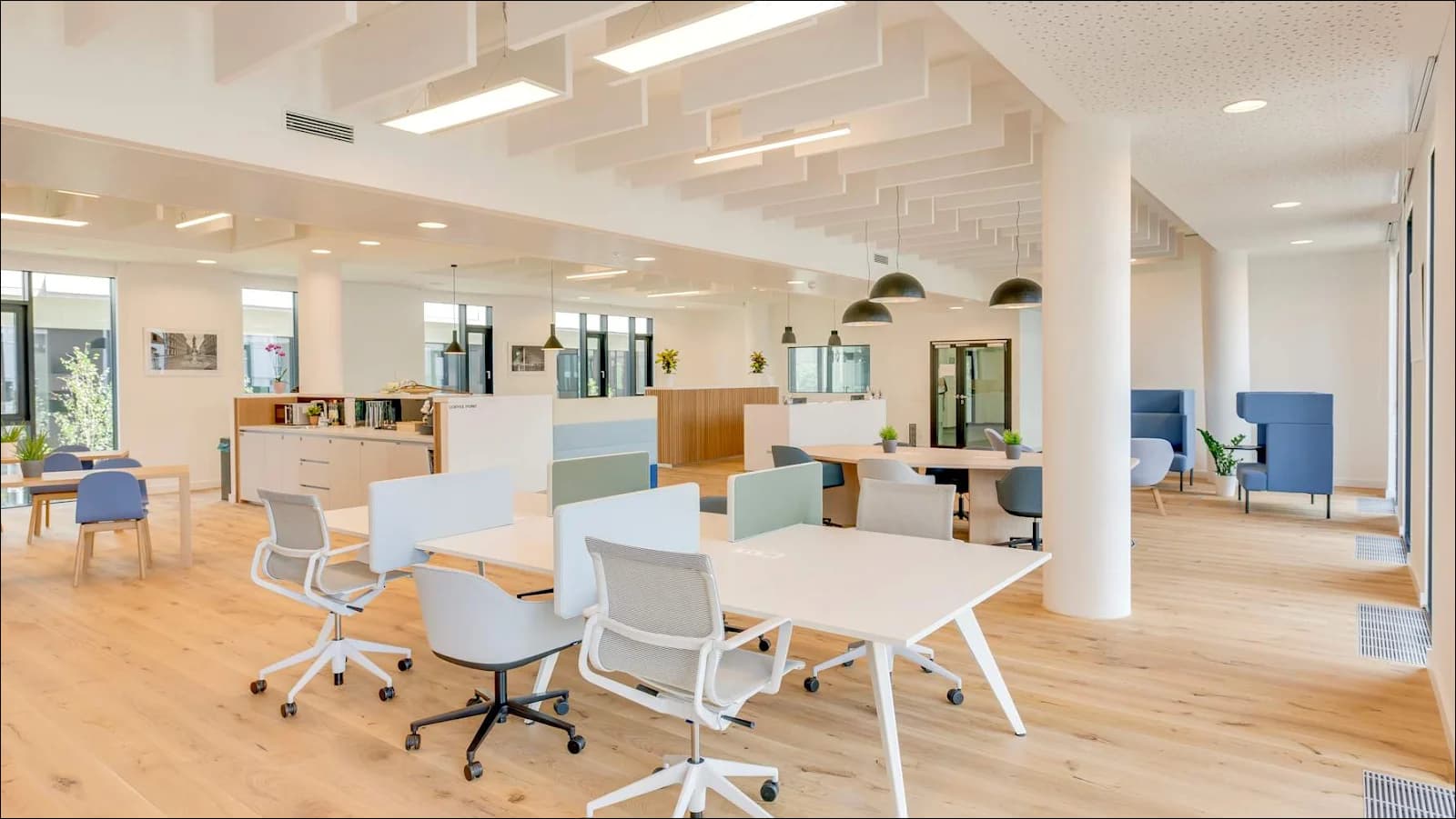 Regus La Défense Tour Initiale - Photo de l'espace regus-la-defense-tour-initiale (source : Google)